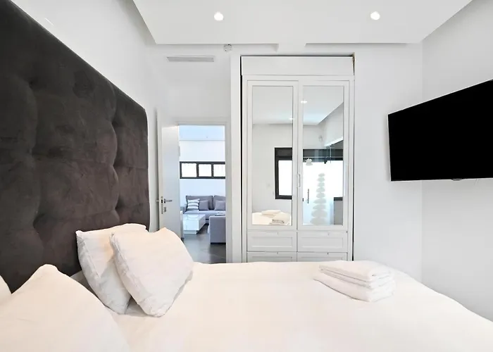 Spacious 3-Br With Terrace In Dizengoff